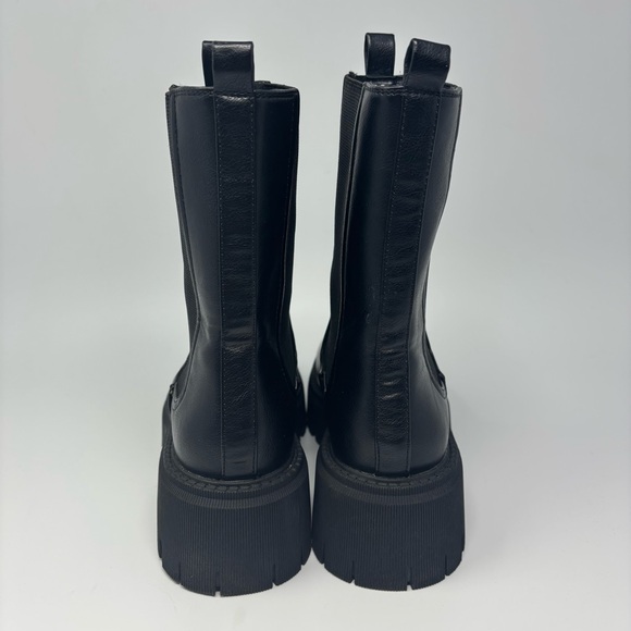 DV by Dolce Vita Chelsea Boots 7 - Picture 4 of 7